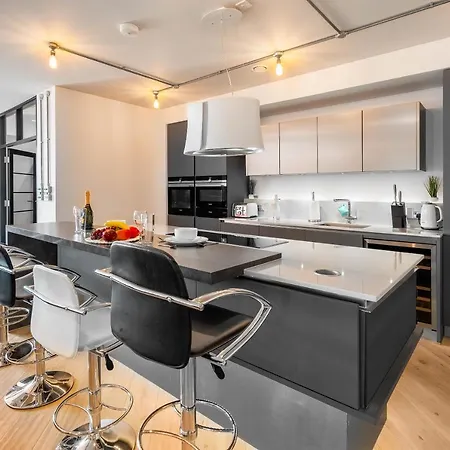 Apartamento Ultimate Luxury Penthouse - Rooftop Terrace - Air Conditioning - Secure Parking - Long Term Only *