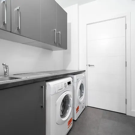 Ultimate Luxury Penthouse - Rooftop Terrace - Air Conditioning - Secure Parking - Long Term Only Apartamento