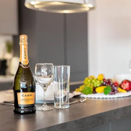 Ultimate Luxury Penthouse - Rooftop Terrace - Air Conditioning - Secure Parking - Long Term Only Apartamento Birmingam