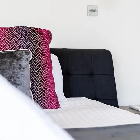 Ultimate Luxury Penthouse - Rooftop Terrace - Air Conditioning - Secure Parking - Long Term Only Birmingam