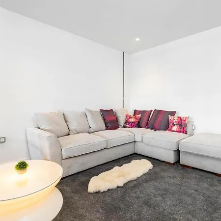 Ultimate Luxury Penthouse - Rooftop Terrace - Air Conditioning - Secure Parking - Long Term Only Apartamento Birmingam